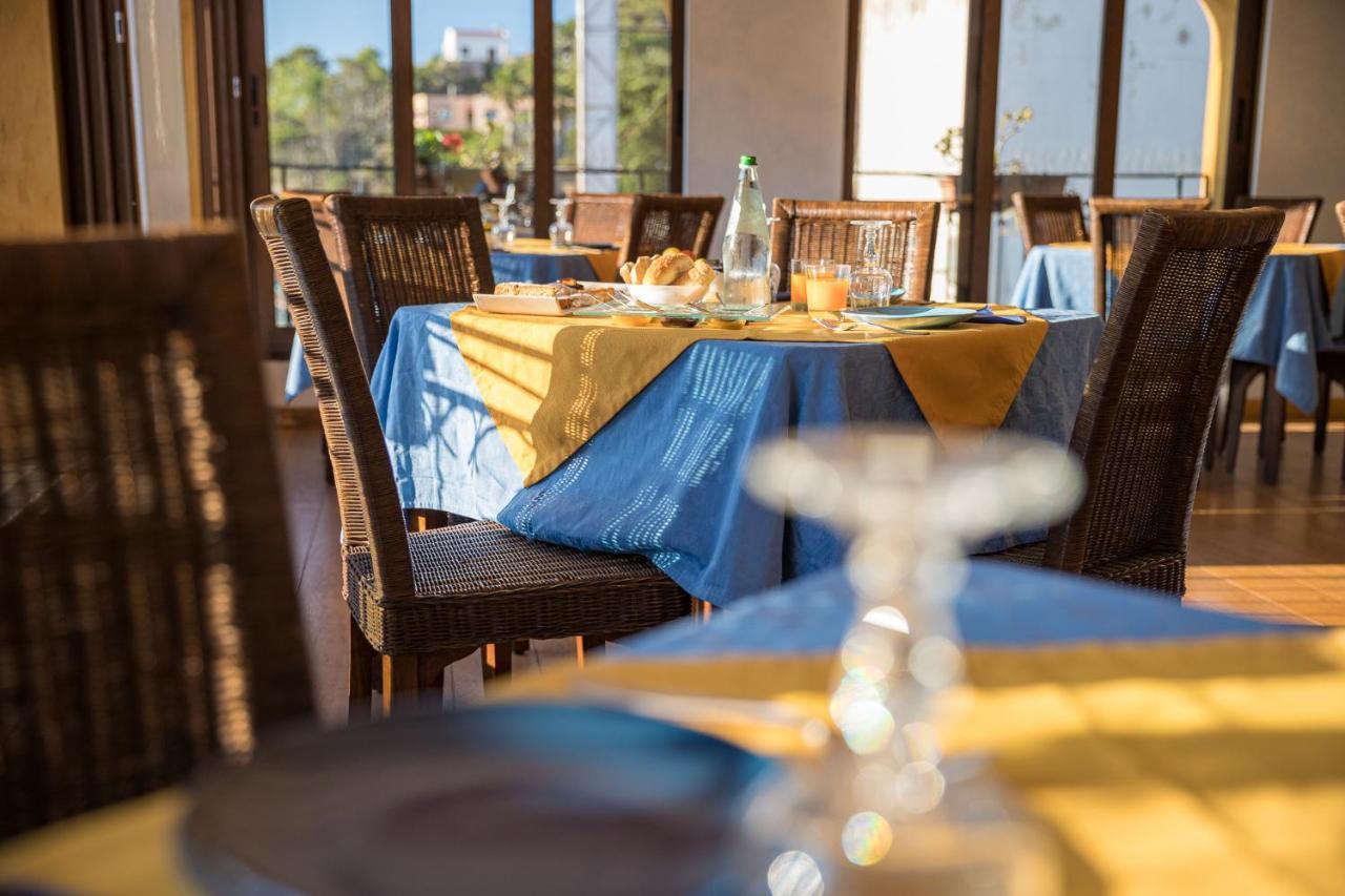 Hotel Clelia Isola di Ustica エクステリア 写真