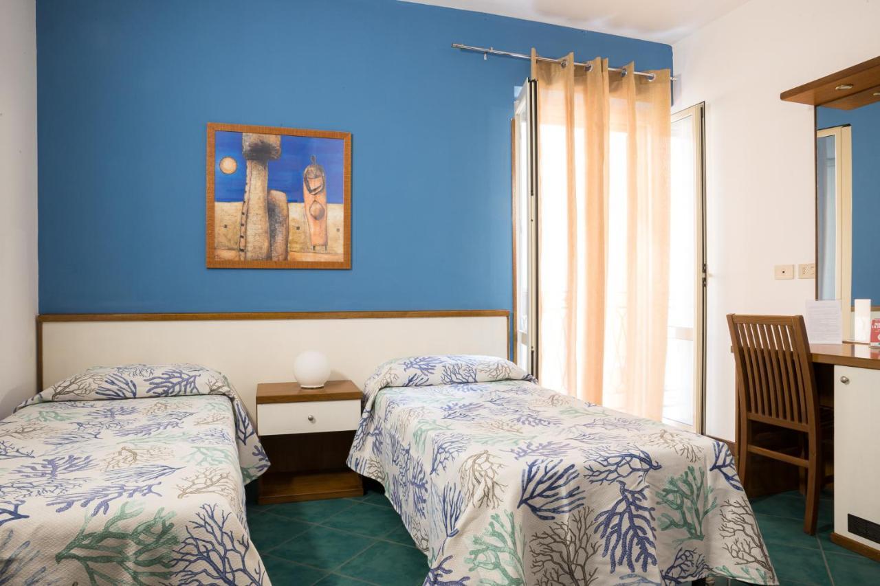 Hotel Clelia Isola di Ustica エクステリア 写真