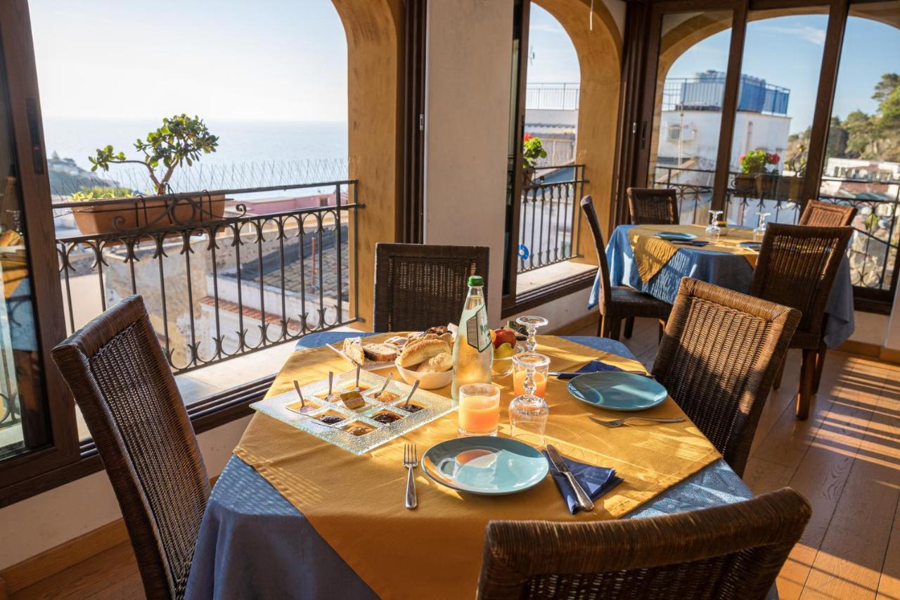 Hotel Clelia Isola di Ustica エクステリア 写真