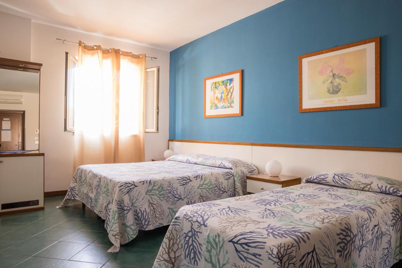 Hotel Clelia Isola di Ustica エクステリア 写真
