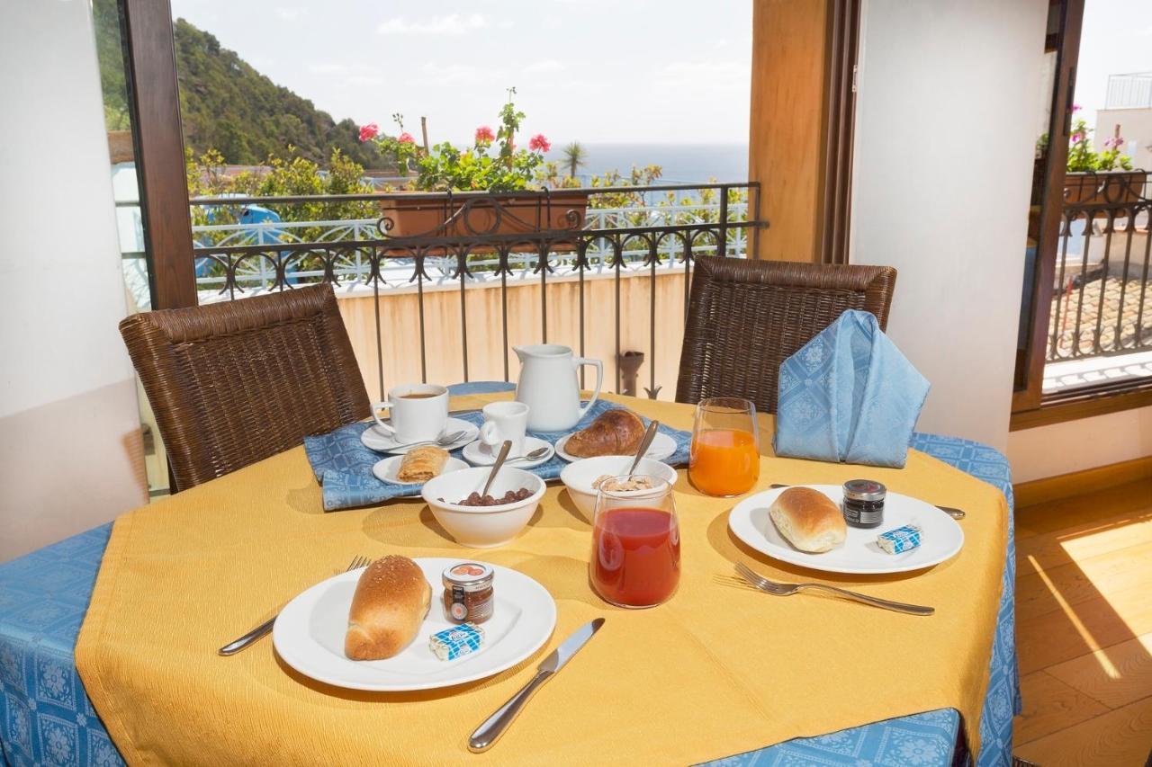 Hotel Clelia Isola di Ustica エクステリア 写真