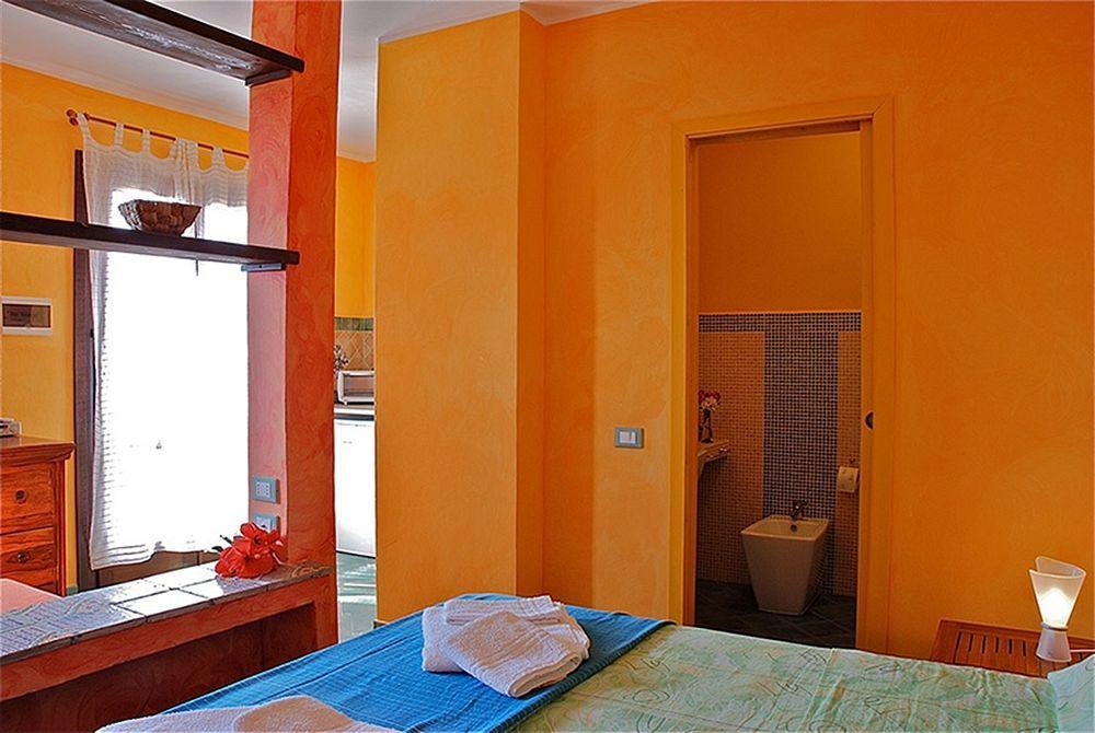 Hotel Clelia Isola di Ustica エクステリア 写真
