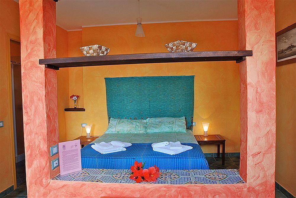 Hotel Clelia Isola di Ustica エクステリア 写真
