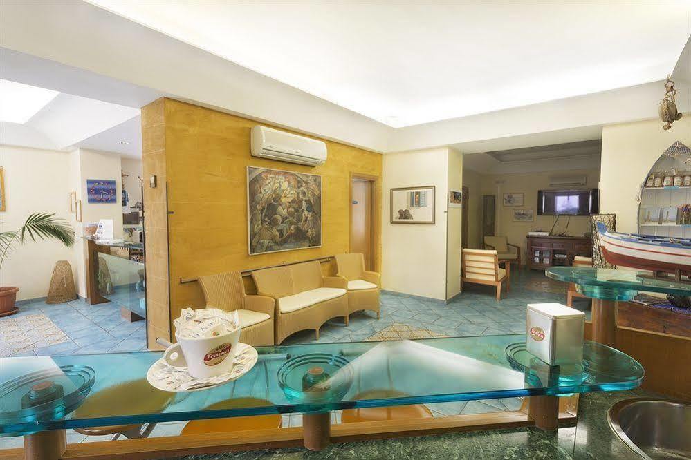 Hotel Clelia Isola di Ustica エクステリア 写真