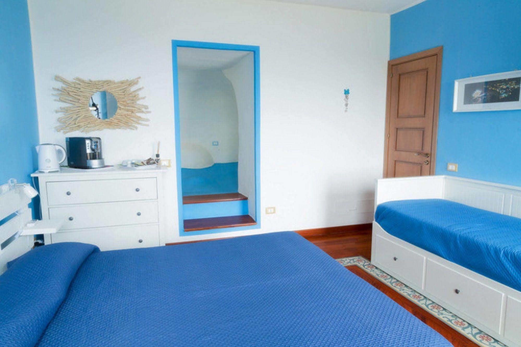 Hotel Clelia Isola di Ustica エクステリア 写真