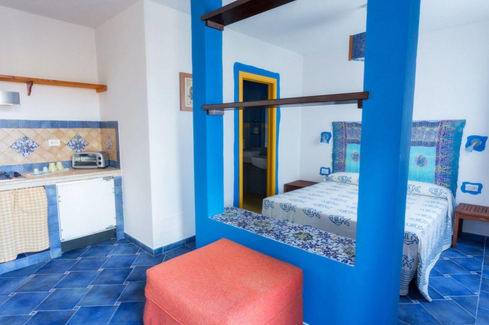 Hotel Clelia Isola di Ustica エクステリア 写真