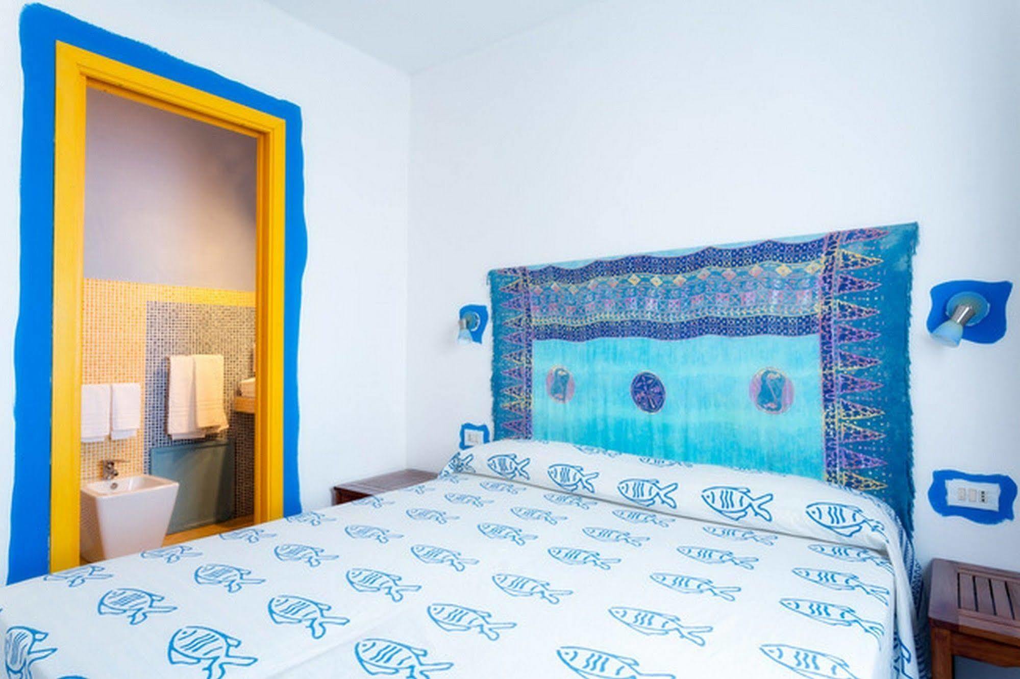 Hotel Clelia Isola di Ustica エクステリア 写真
