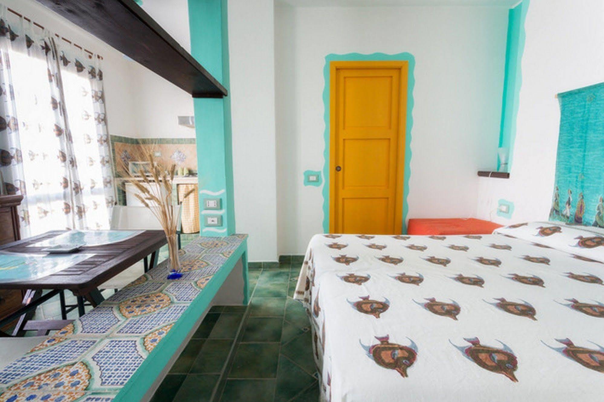 Hotel Clelia Isola di Ustica エクステリア 写真