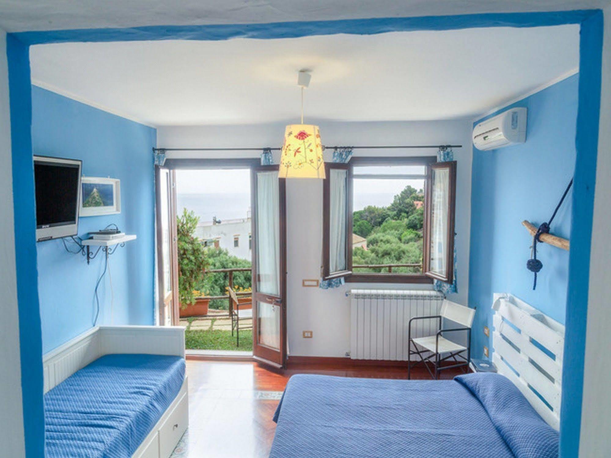 Hotel Clelia Isola di Ustica エクステリア 写真