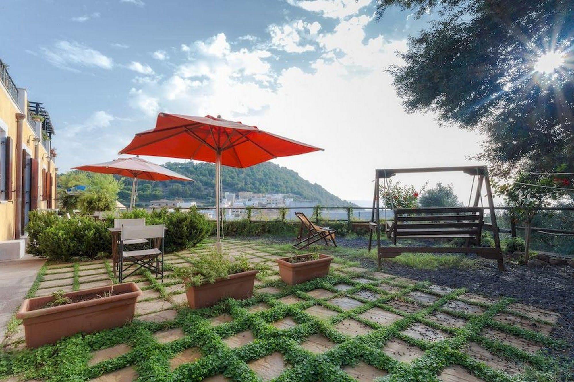 Hotel Clelia Isola di Ustica エクステリア 写真