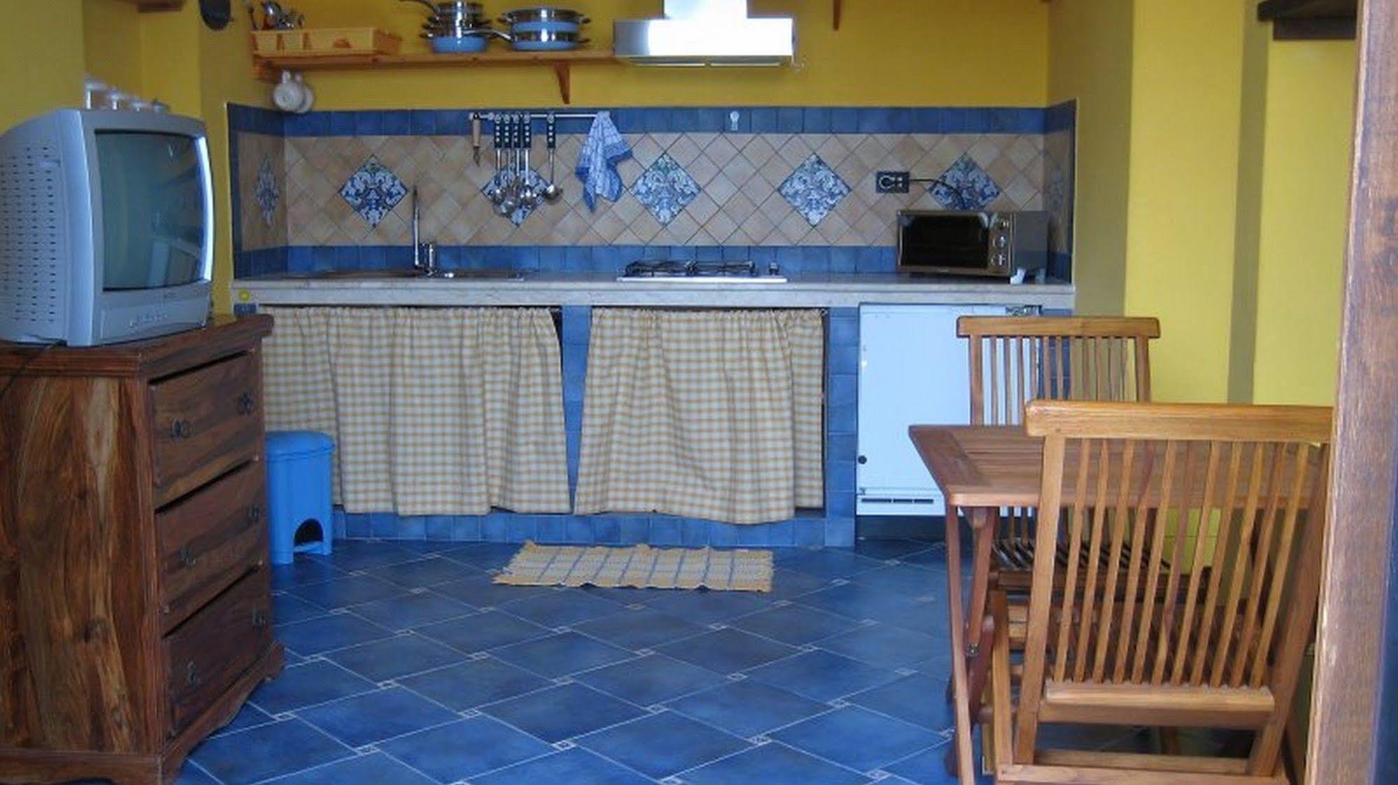 Hotel Clelia Isola di Ustica エクステリア 写真
