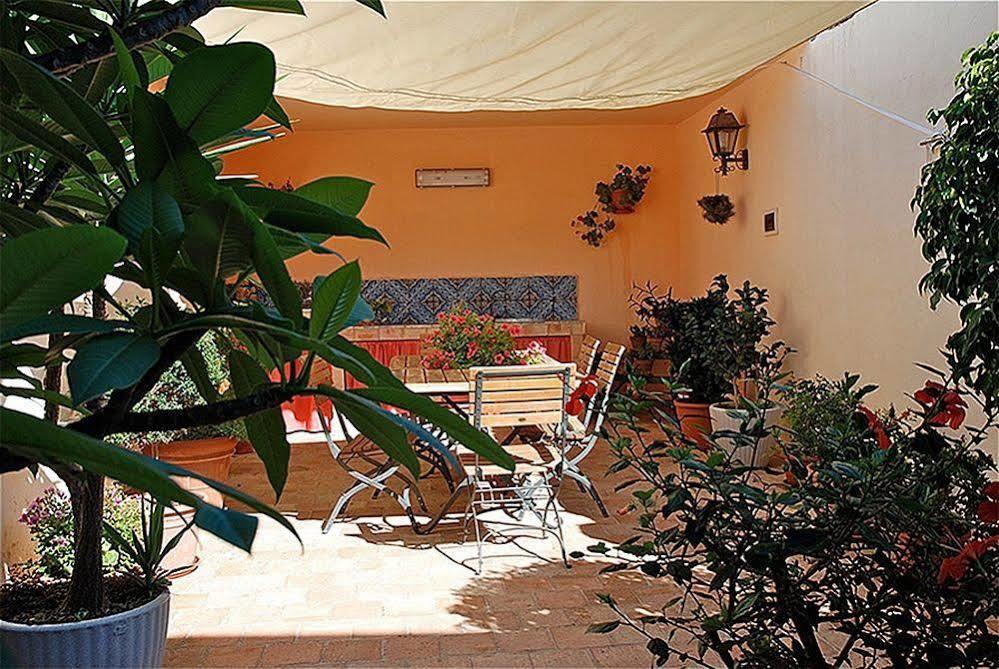 Hotel Clelia Isola di Ustica エクステリア 写真