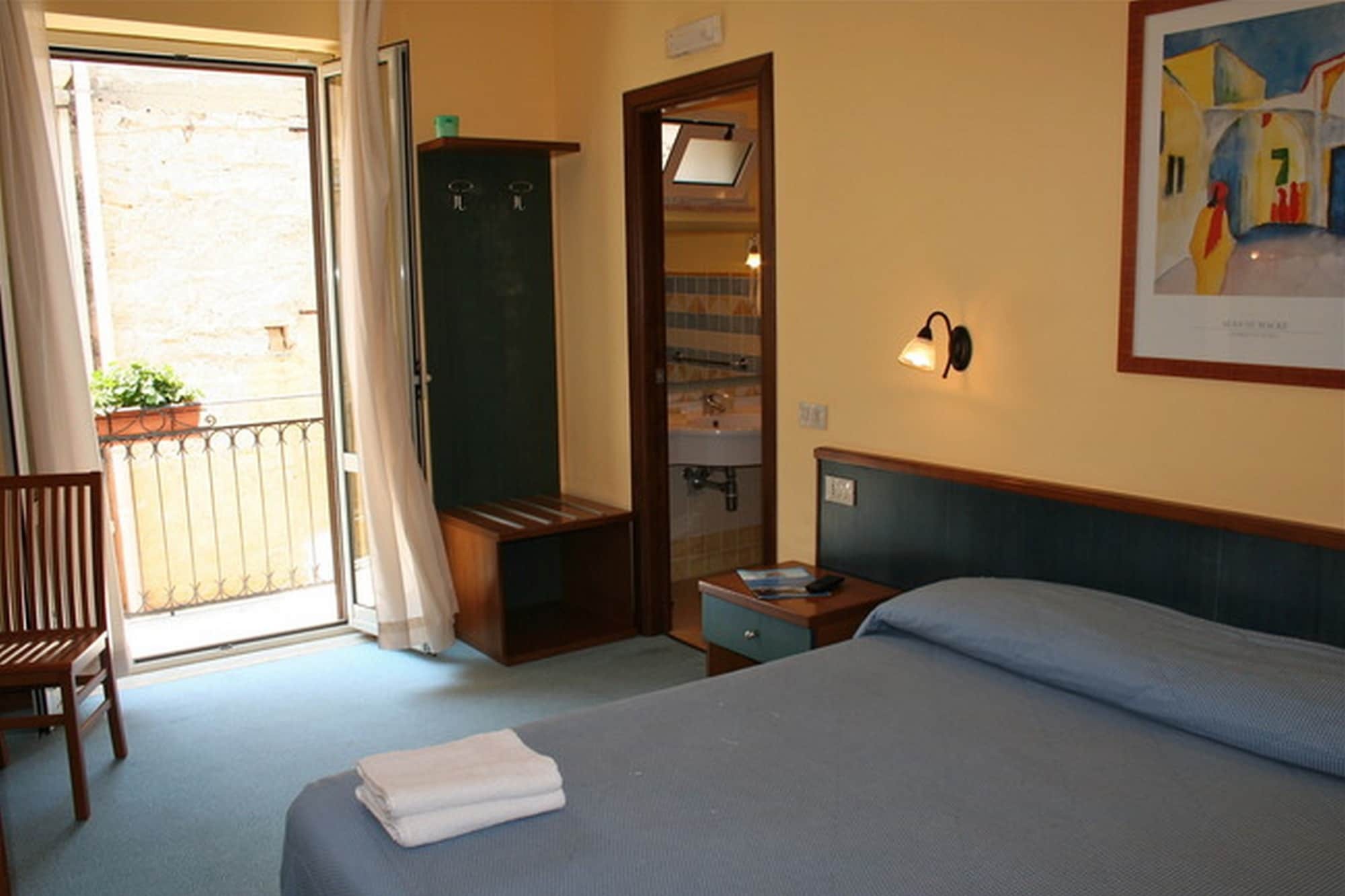 Hotel Clelia Isola di Ustica エクステリア 写真